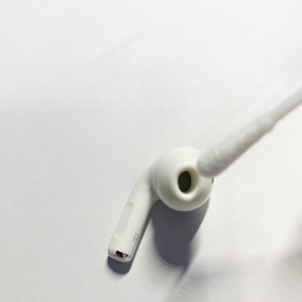 Як почистити навушники Apple Airpods у домашніх умовах