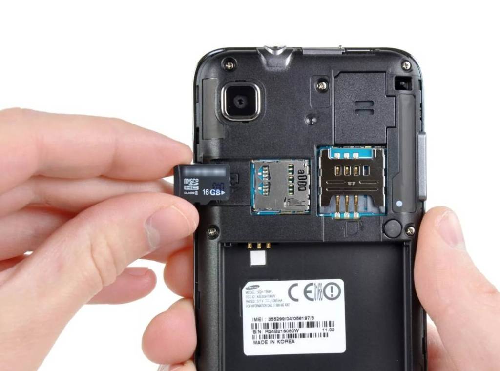 Що робити, якщо телефон впав у воду і не включається