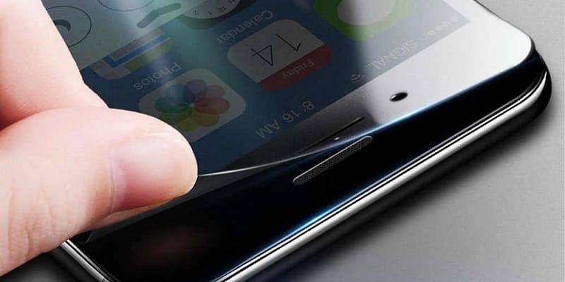 Як правильно приклеїти захисну плівку на смартфон