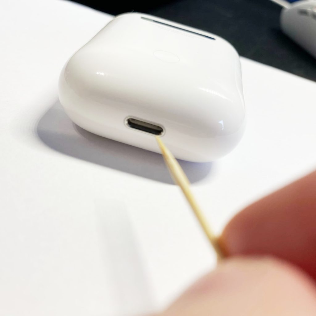 Як почистити навушники Apple Airpods у домашніх умовах
