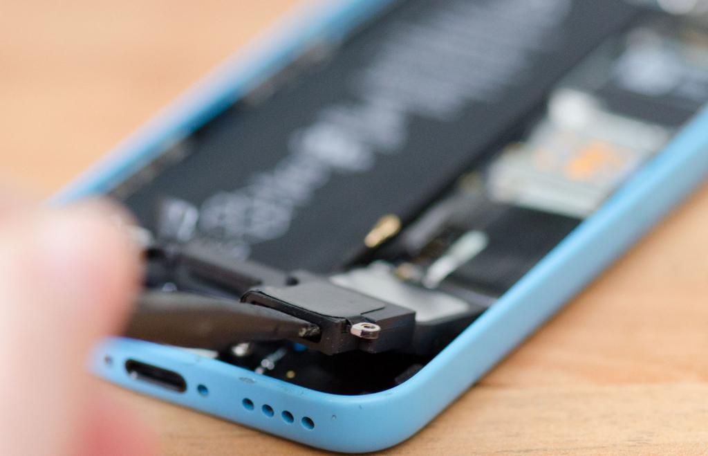 Зник звук на телефоні: причини і що робити, якщо не працює