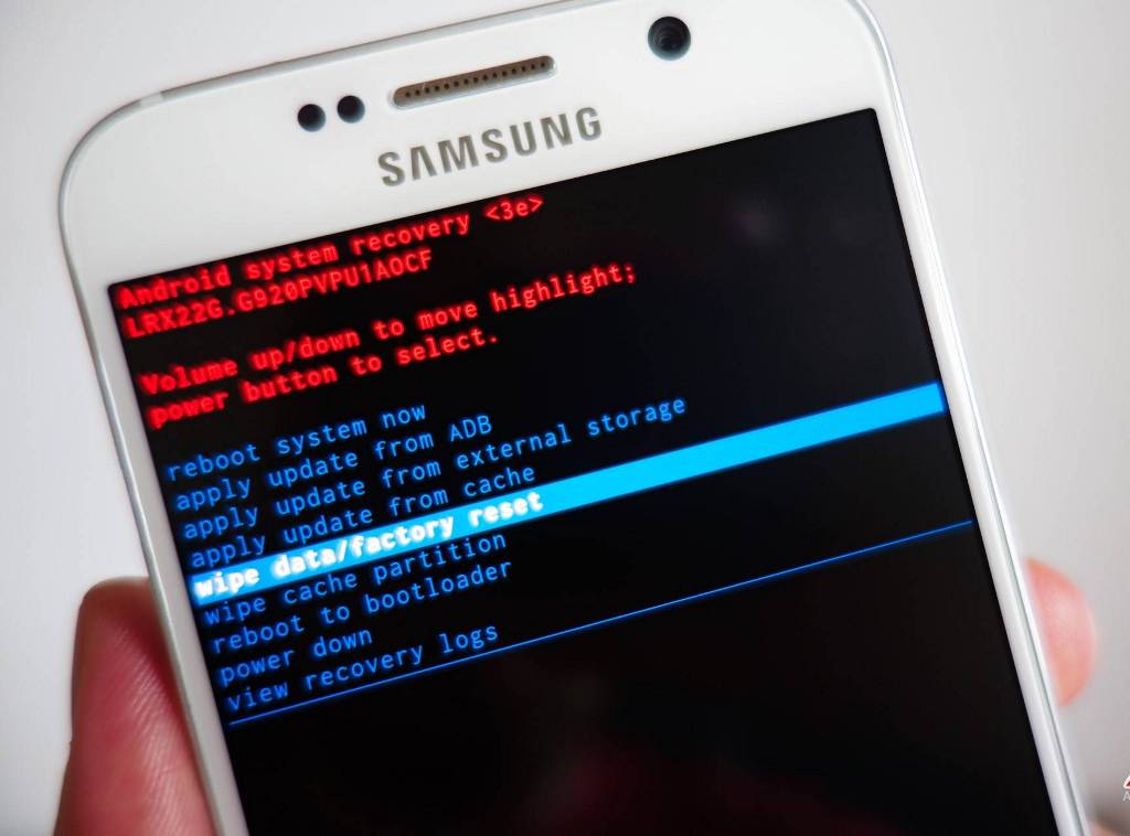 Як скинути телефон до заводських установок на Android