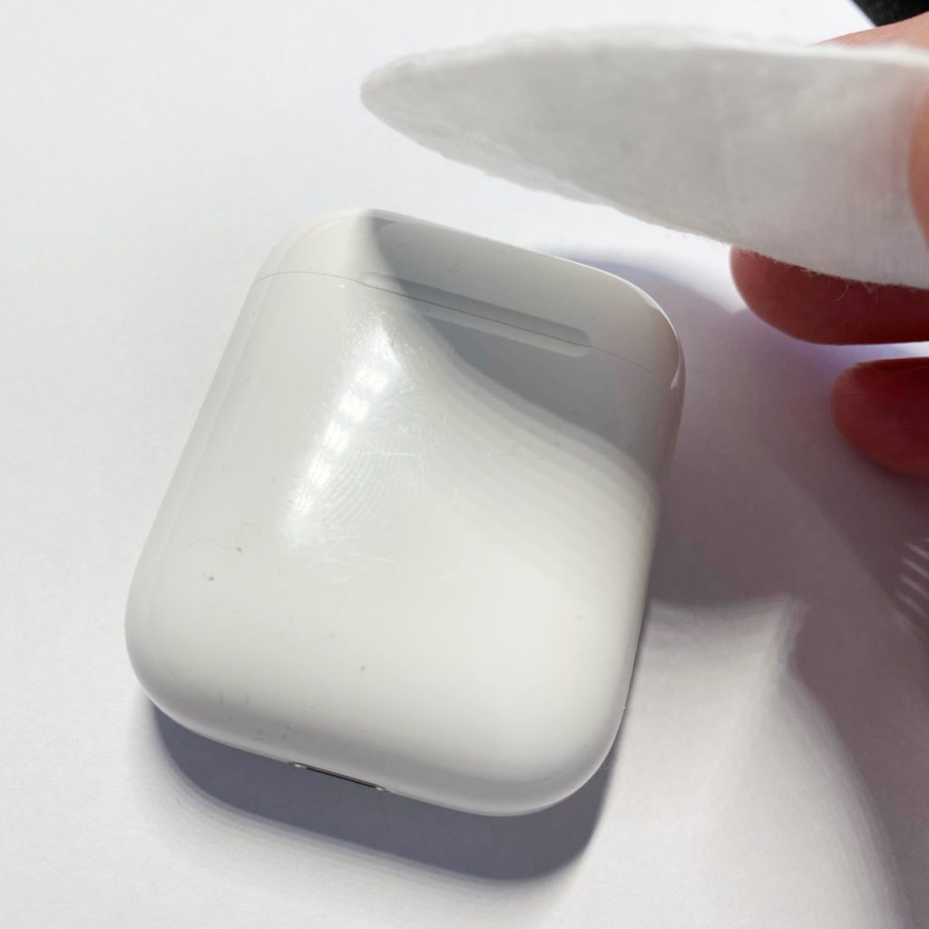 Як почистити навушники Apple Airpods у домашніх умовах