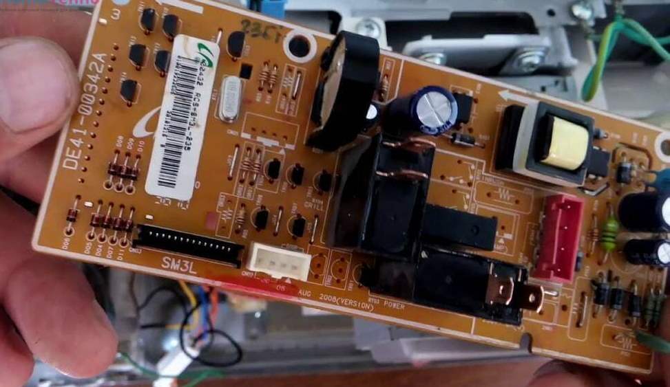 Чому не гріє мікрохвильова піч?⭐ Інструкція та причини чому не працює мікрохвильова піч 🔌