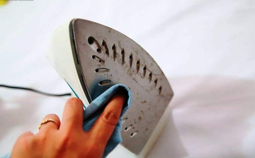 Як почистити праску в домашніх умовах?⭐ Інструкція та поради щодо чищення праски від нагару 🔌