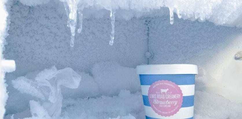 Як помити холодильник в домашніх умовах? Інструкція з очищення холодильників 🔌