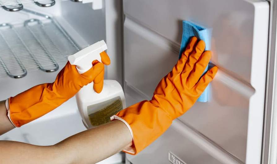 Як помити холодильник в домашніх умовах? Інструкція з очищення холодильників 🔌