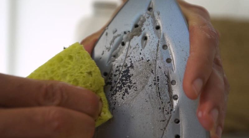 Як почистити праску в домашніх умовах?⭐ Інструкція та поради щодо чищення праски від нагару 🔌