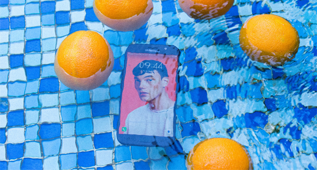 Як дізнатися, чи є мій телефон водонепроникним?