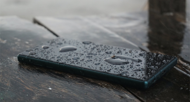 Як дізнатися, чи є мій телефон водонепроникним?