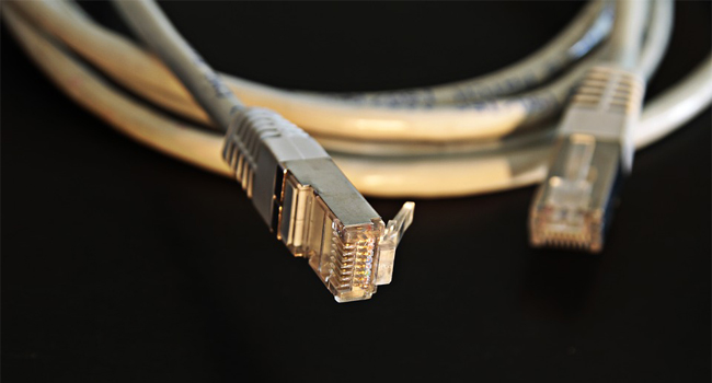 Як подовжити Ethernet-кабель в іншу кімнату чи будівлю?