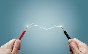 Почему важно контролировать силу тока и напряжение в электрических системах?