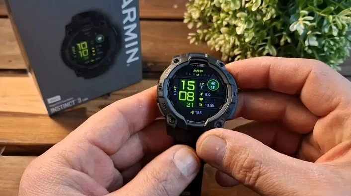 «Умные» часы Garmin Instinct